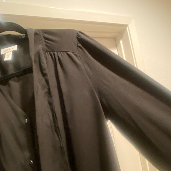 Jaclyn Smith, black blouse with Silvertone buttons - Picture 5 of 16